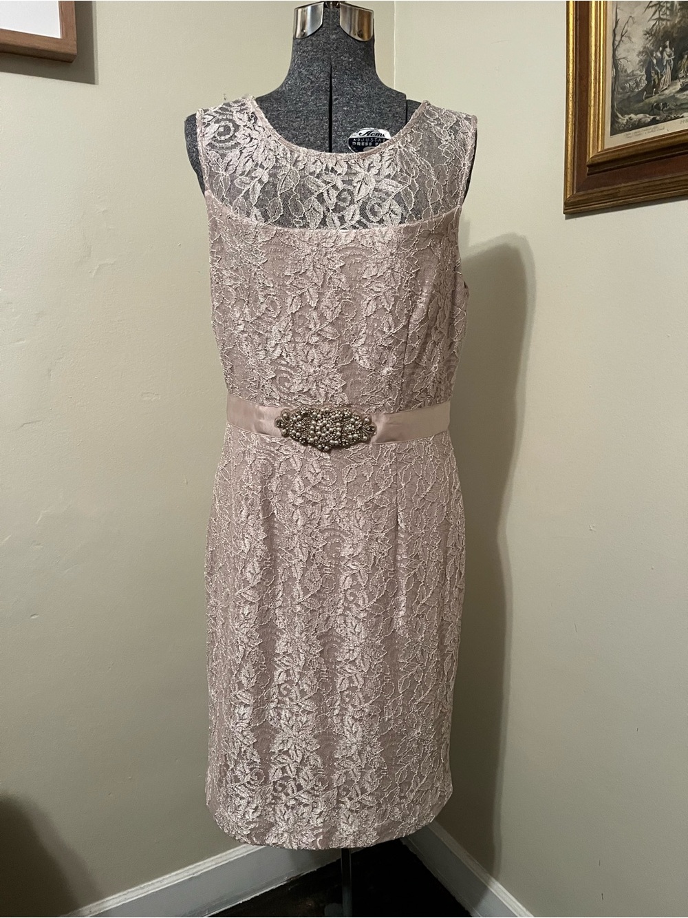 Vtg Y2K Sleeveless Champagne Lace Sheath Dress with Beaded Waist L (10) beaded